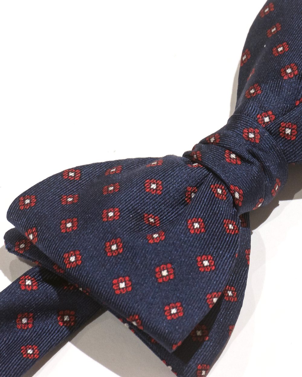 Bow Tie Geometrical Butterfly Knot