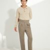 Look complet avec pantalon Gurkha en flanelle à chevrons beige et polo en laine d’Écosse beige Scavini et mocassins Jacques Solovière Paris
