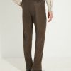 Pantalon en flanelle marron Scavini, coupe une pince, vue de dos.