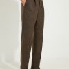 Pantalon en flanelle marron Scavini, coupe une pince, vue de face.