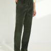 Pantalon en velours côtelé vert Scavini, vue 3/4.