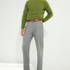 Look complet avec le pantalon en flanelle grise Scavini, porté avec pull shaggy en laine