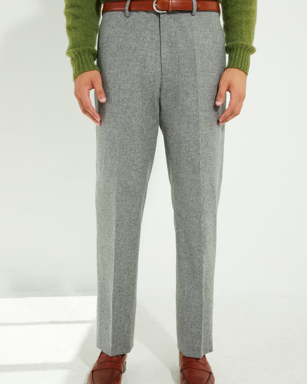 Détail du pantalon scavini en tissu en flanelle autrichienne Leichtfried, texture douce et dense