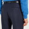 Détail des poches arrière du pantalon en flanelle marine Scavini, finitions sartoriales.
