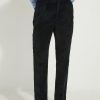 Pantalon en velours côtelé noir Scavini, vue complète de face.