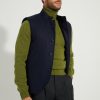 Gilet Maubourg Scavini en flanelle bleu marine matelassée, porté ouvert.